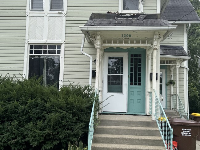 Building Photo - 1309 4th Ave