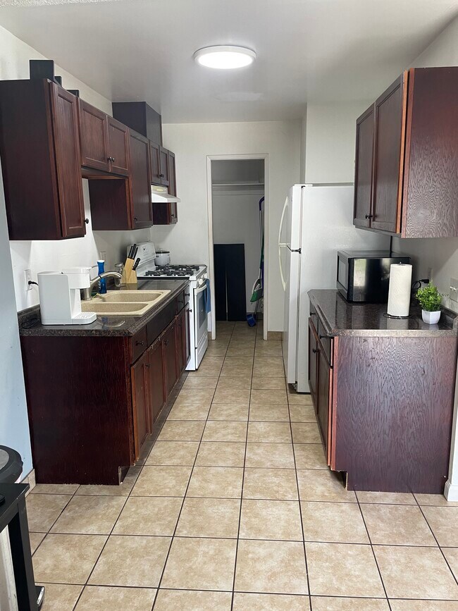 Kitchen - 3546 Del Sol Blvd