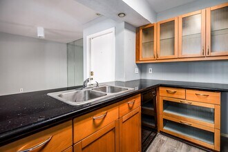 Building Photo - 3085 Walnut Bend Ln