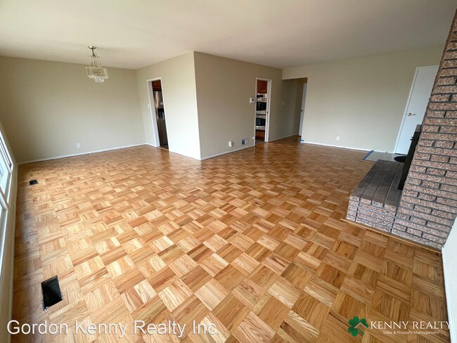 Foto del edificio - 4 br, 2 bath House - 23 Ridgefield Avenue