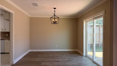 Building Photo - 2218 Woodland Park Dr