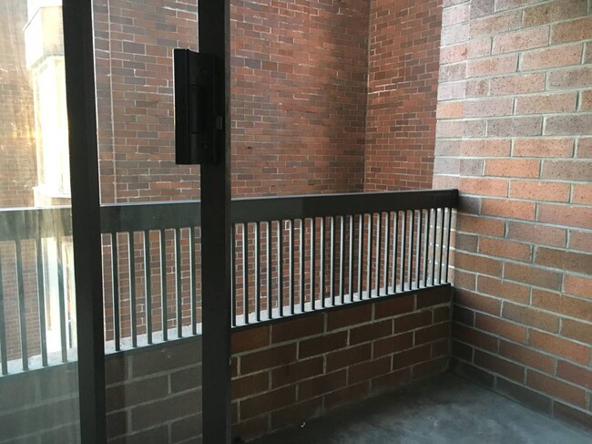 Building Photo - 950 Drake St
