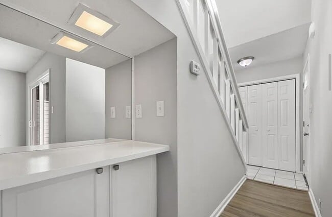 Foto del edificio - Welcome to this charming 2-bedroom, 1.5-ba...