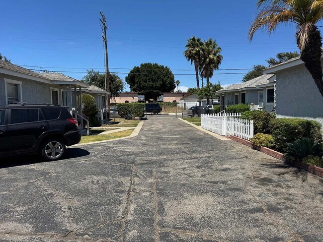Foto del edificio - 25630 Lucille Ave