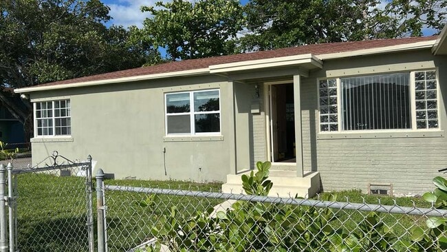 Building Photo - 2205 A E Isaacs Ave