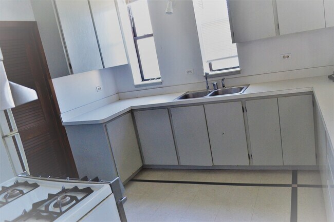Foto del edificio - 856 N May St