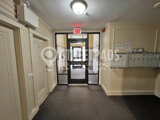 Building Photo - 2 bedroom in Boston MA 02135