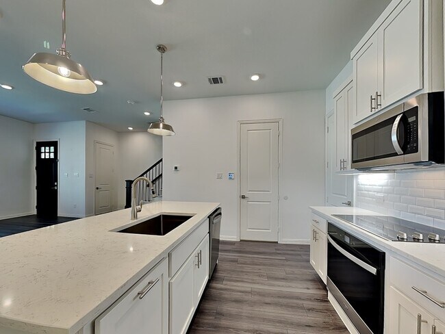 Foto del edificio - 7511 Edgeware Rd