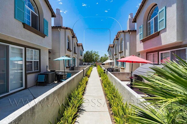 Foto del edificio - Beautiful 3 Bed/2.5 Bath Condominium In Pelican Cove Of Oceanside!