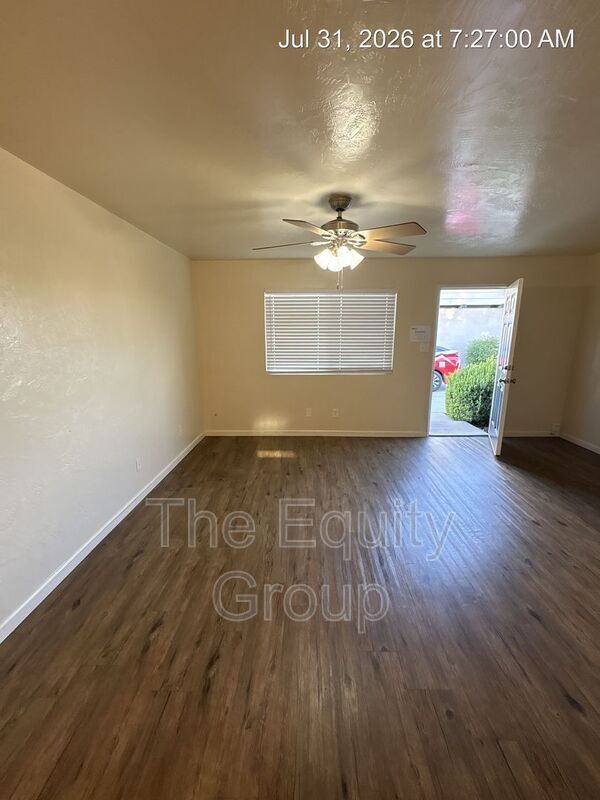 Building Photo - 547 E Tulare Ave