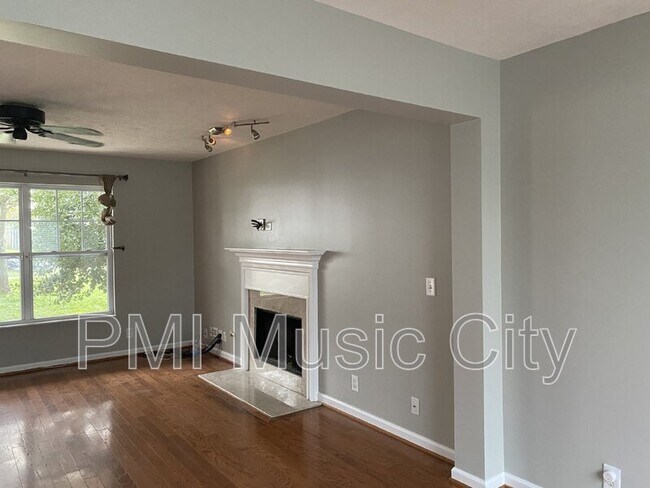 Building Photo - 3933 Bridgeview Ln
