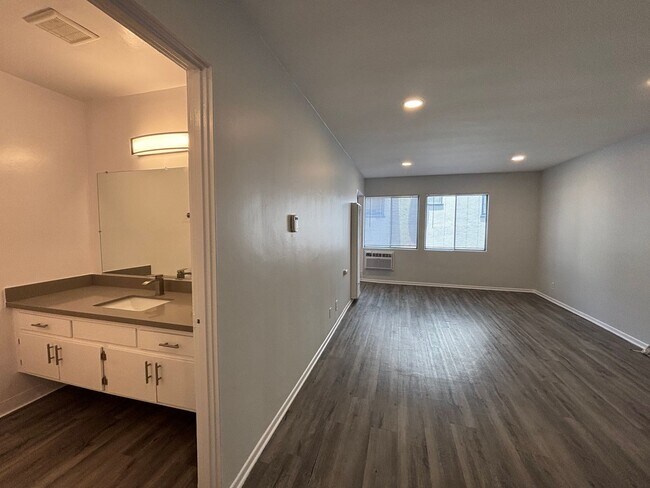 Interior Photo - 1253 Havenhurst Drive