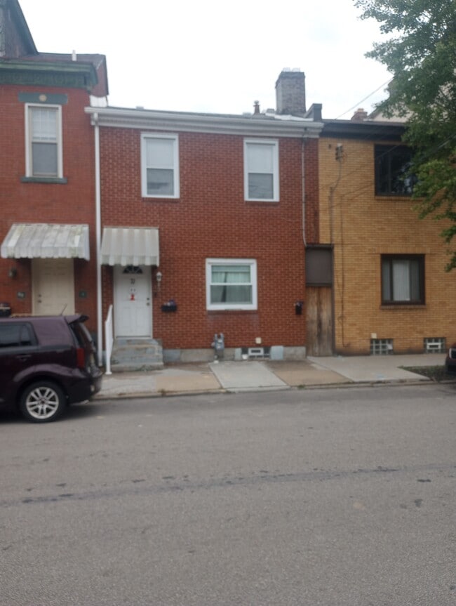 Building Photo - 71 S 19th St