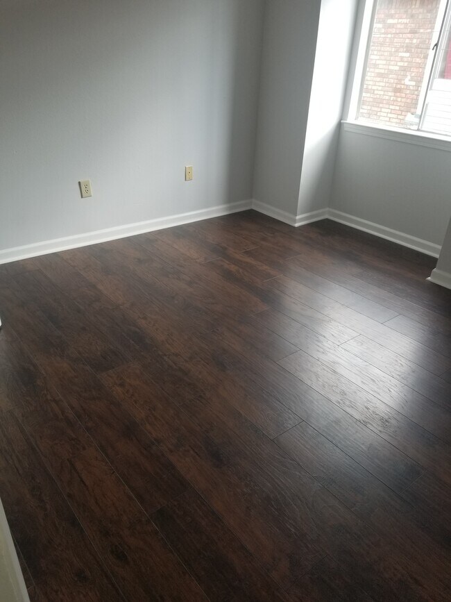 Foto del edificio - 8736 Elvin Dr