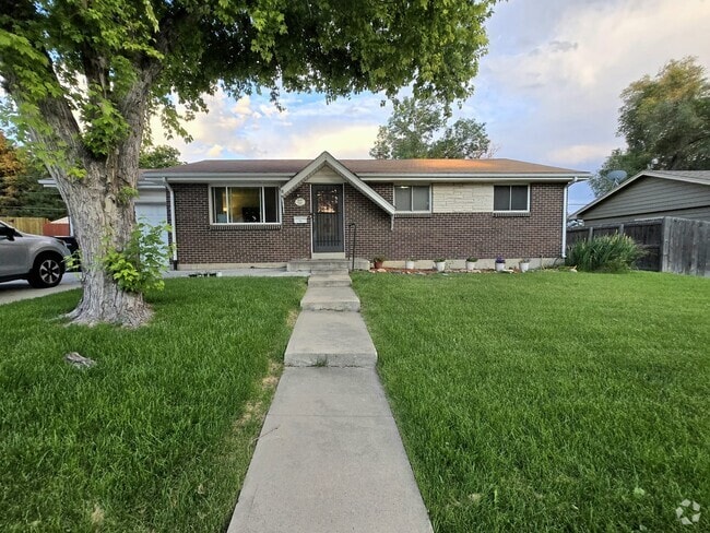 Building Photo - 8250 Chase Way