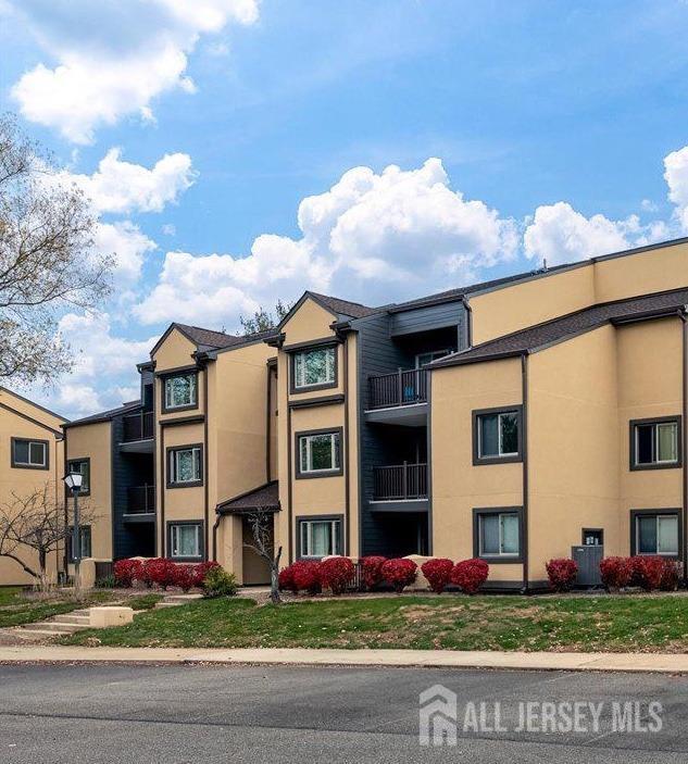 Foto principal - 3121 Sayre Dr