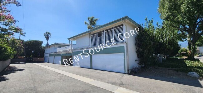 Building Photo - 708 Santa Barbara Dr W