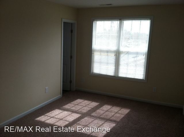 Foto del edificio - 3703-3709 Hillcrest Dr