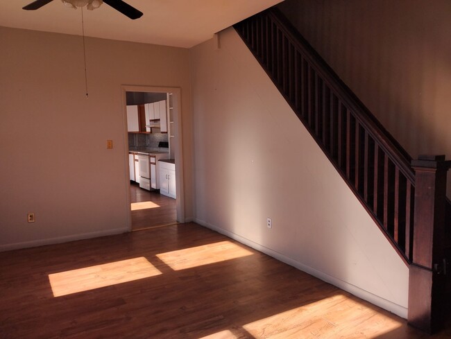 Foto del edificio - 370 S Poplar St