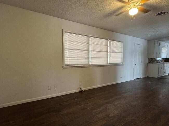 Building Photo - 14 NW 35th- Half off first months' rent!!