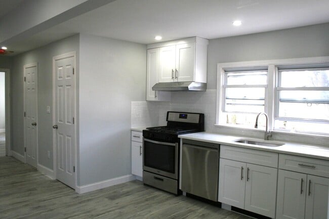 Foto del edificio - 16 Butler Blvd