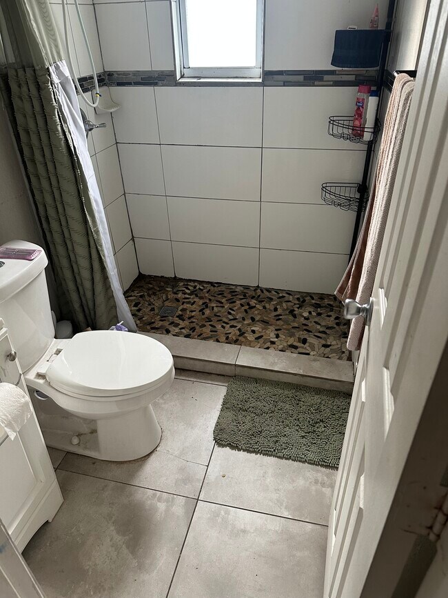 Foto del edificio - 1245 W 30th St