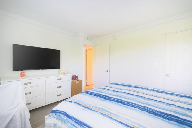 Building Photo - 601 N Ocean Blvd