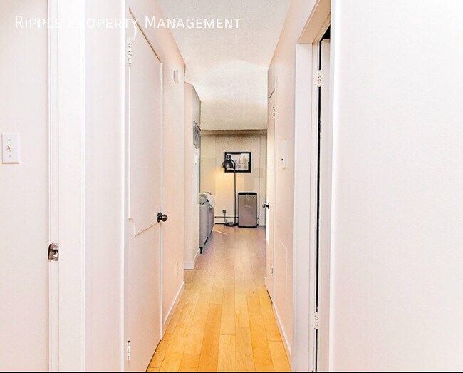 Photo du bâtiment - Modern 2 Beds, 1.5 Baths Apartment/Condo | No Pets Allowed