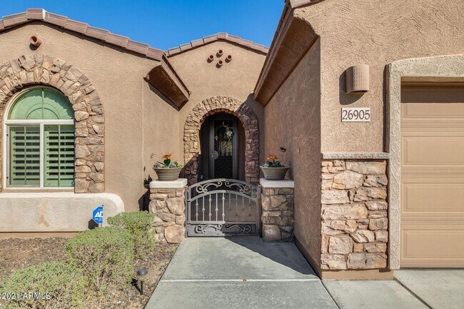 Foto del edificio - 3 BEDROOMS PLUS DEN IN STETSON VALLEY IN PHOENIX