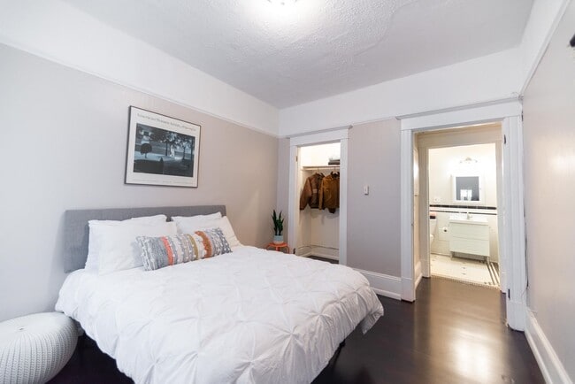 Interior Photo - Goldie