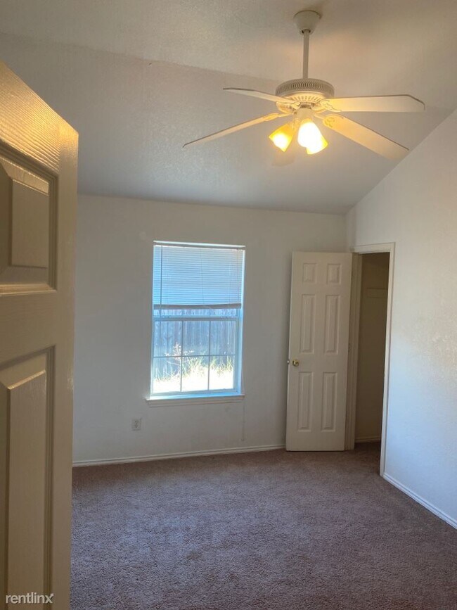 Building Photo - 3 br, 2 bath Duplex - 4410 July Dr 4410 Ju...
