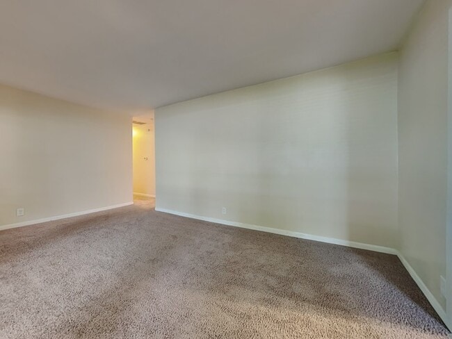 Building Photo - 11199 Lantern Rd