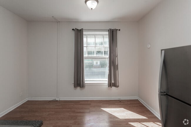 1BR, 1BA - 620 SF - Indy Colonial Apartments