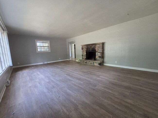 Building Photo - 2606 Southwood Dr