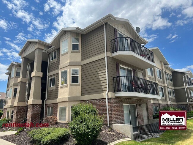 Building Photo - Beautiful Sandy Condo For Rent!