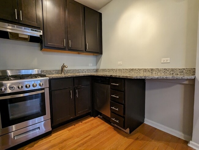 Building Photo - 618 W Patterson