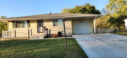 Building Photo - 1323 Essex Dr