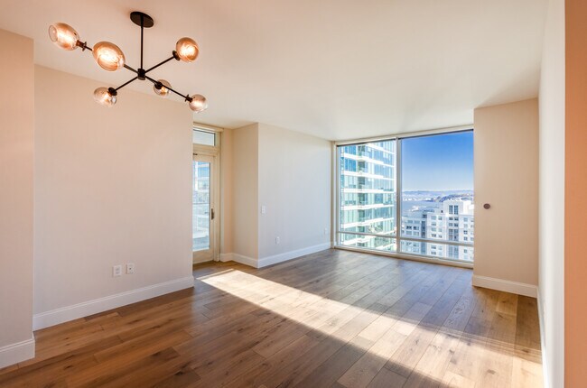 Building Photo - 425 1st St