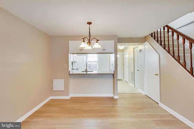 Building Photo - 5821 Whitfield Ct