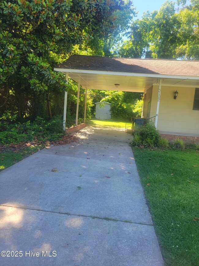 Foto del edificio - 3102 Northwoods Dr