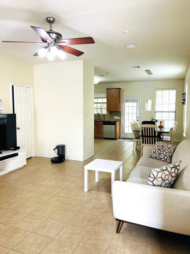 Foto del edificio - 1310 W Parmer Ln