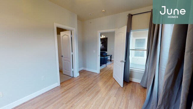 Foto del edificio - Queen room in 4-bed/4.0-bath Home