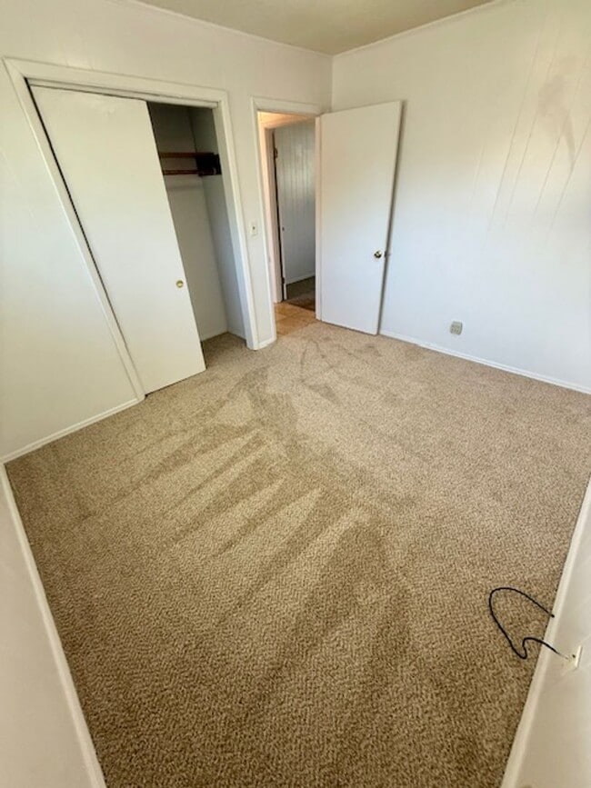 Building Photo - Applicants can take advantage of our new Security Deposit & Rent Programs.  Call our office for m...