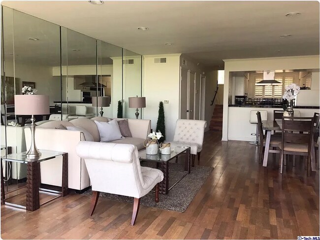 Building Photo - Stunning apartment in Baldwin Hills