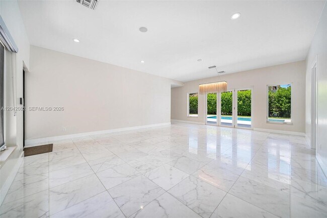Building Photo - 511 Madeira Ave