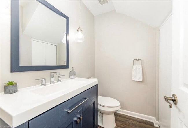 Building Photo - 1074 Hickory Glen Rd