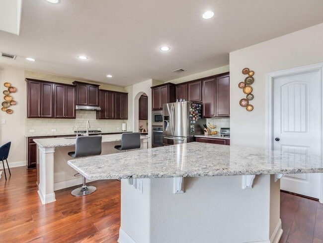Building Photo - 5720 Viejo Dr