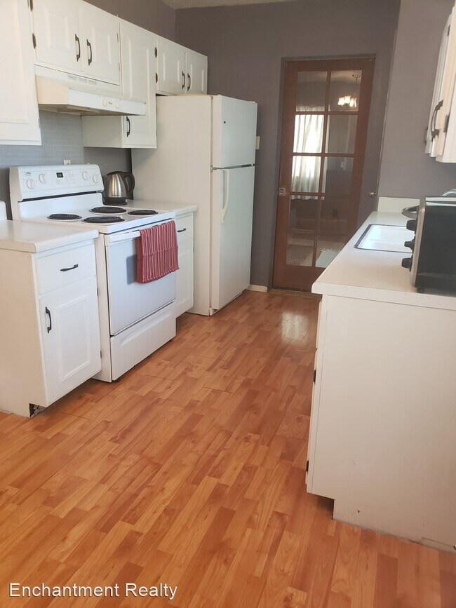 Building Photo - 3 br, 1.5 bath House - 718 E. 38th St.