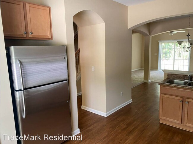 Building Photo - 3 br, 2.5 bath House - 2020 Highland Villa...