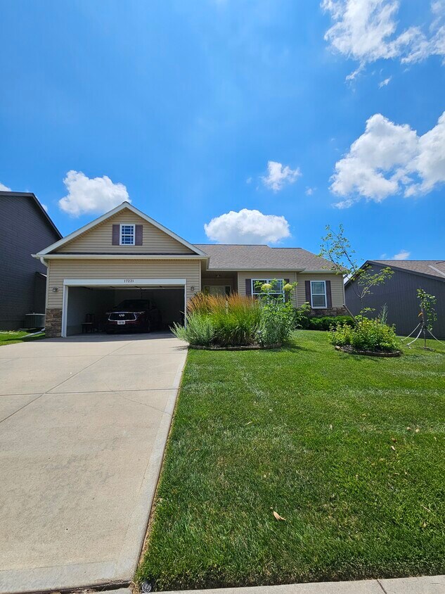 Foto principal - 17221 Musket St